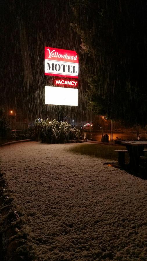 Yellowhead Motel Valemount Exterior photo